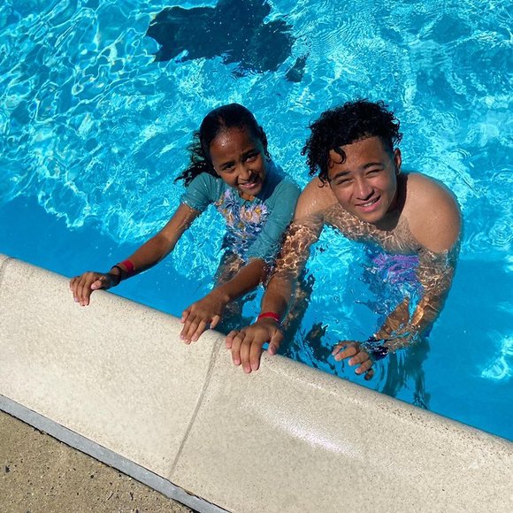 Meet your Posher, Claudia - Picture 1 of 1